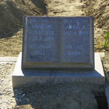 McKENZIE Andries 1924-2001 &amp; Anna J. 1934-