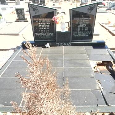THOMAS Ernustus Jacobus 1938-2008 &amp; Anita 1952-2003