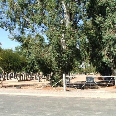 3. Noordelike ingang na die begraafplaas