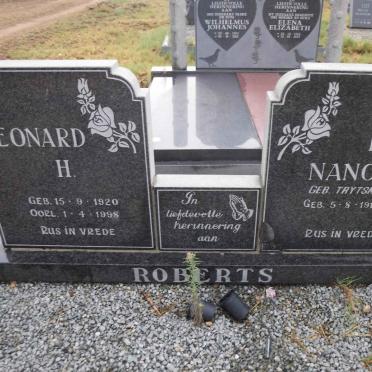 ROBERTS Leonard H. 1920-1998 &amp; H. M. Nancy nee TRYTSMAN 1919-