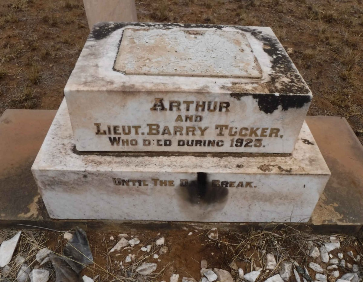 TUCKER Arthur -1923 :: TUCKER Barry -1923