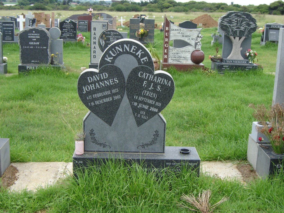 KUNNEKE David Johannes 1923-2003 &amp; Catharina F.J.S. V.D. WALT 1928-2006