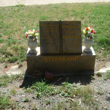STEENKAMP Marthinus ??-?? &amp; Elizabeth Magdalena SNYMAN 1917-19?5