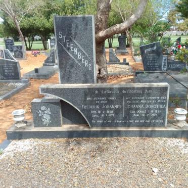 STEENBERG Frederik Johannes 1888-1973 &amp; Johanna Dorothea KRIEL 1890-1972
