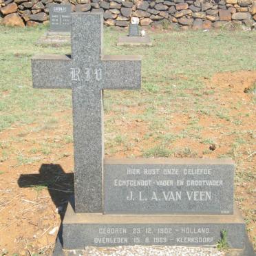VEEN J.L.A., van 1902-1969
