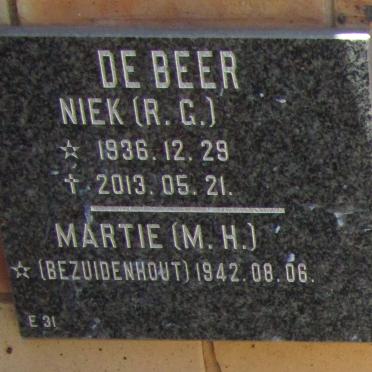 BEER R.G., de 1936-2013 &amp; M.H. BEZUIDENHOUT 1942-
