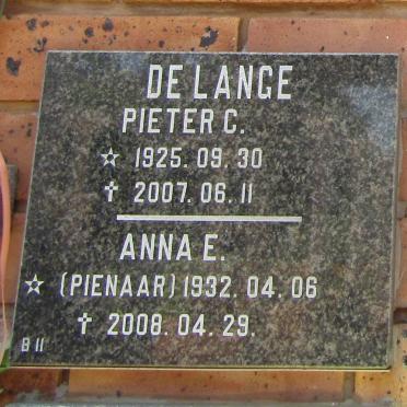 LANGE Pieter C., de 1925-2007 &amp;  Anna E. PIENAAR 1932-2008