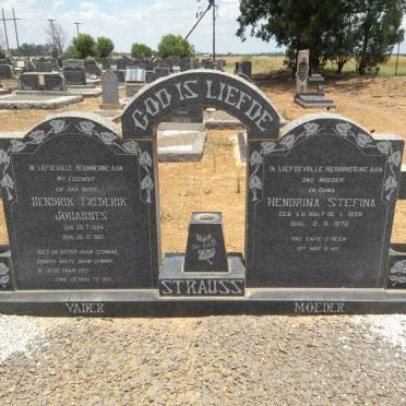 STRAUSS Hendrik Frederik Johannes 1894-1963 &amp; Hendrina Stefina V.D. WALT 1898-1972