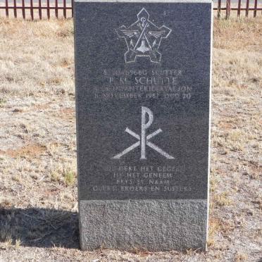4. Militêre &amp; Polisiegrafte / Military &amp; Police graves