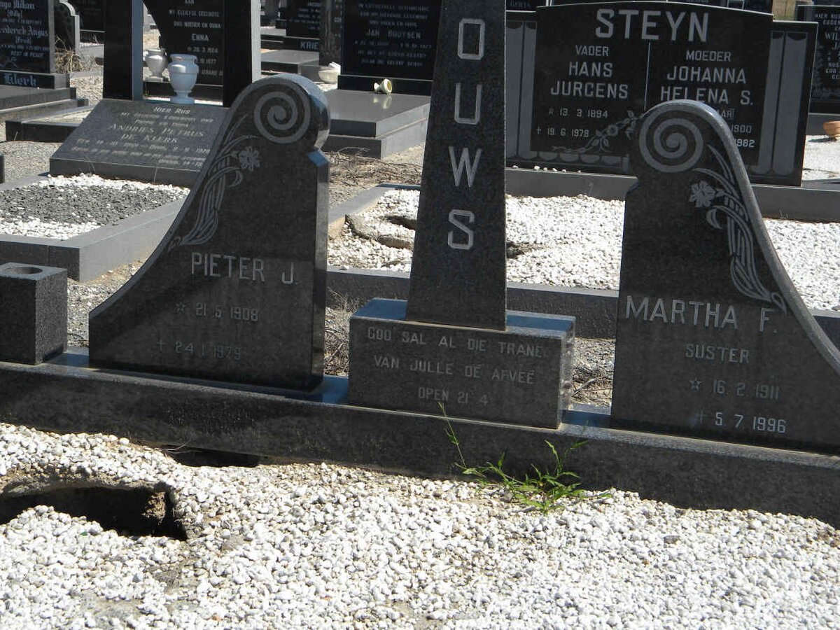 GOUWS Pieter J. 1908-1979 &amp; Martha F. 1911-1996