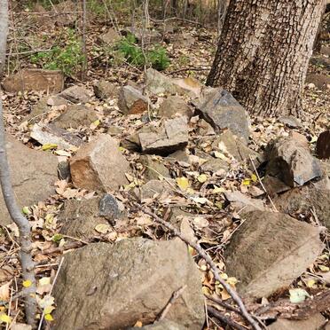 North West, LICHTENBURG district, Trekdrif 360, farm cemetery _01