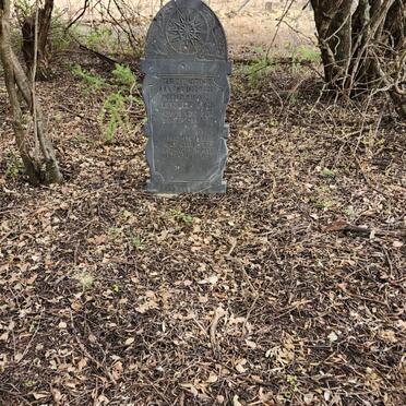 North West, LICHTENBURG district, Trekdrif 360, farm cemetery _02