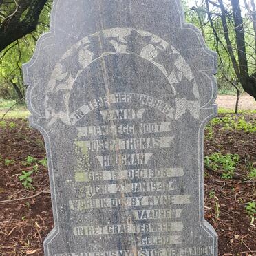 North West, LICHTENBURG district, Trekdrif 360, farm cemetery _04