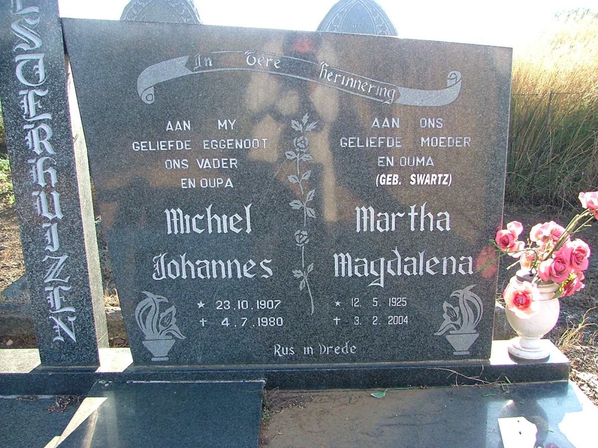 ESTERHUIZEN Michiel Johannes 1907-1980 & Martha Magdalena SWARTZ 1925-2004