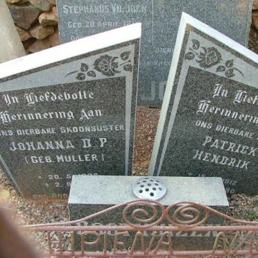 OOSTHUIZEN Patrick Hendrik 1912-1980 &amp; Johanna D.P. MULLER 19??-19??