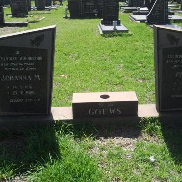 GOUWS Pieter A. 1915-1987 &amp; Johanna M. 1916-1998