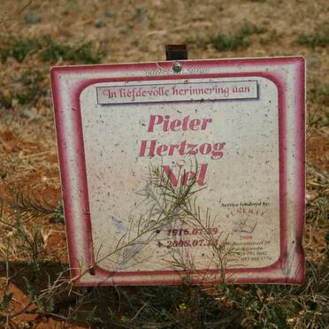NEL Pieter Hertzog 1916-2008