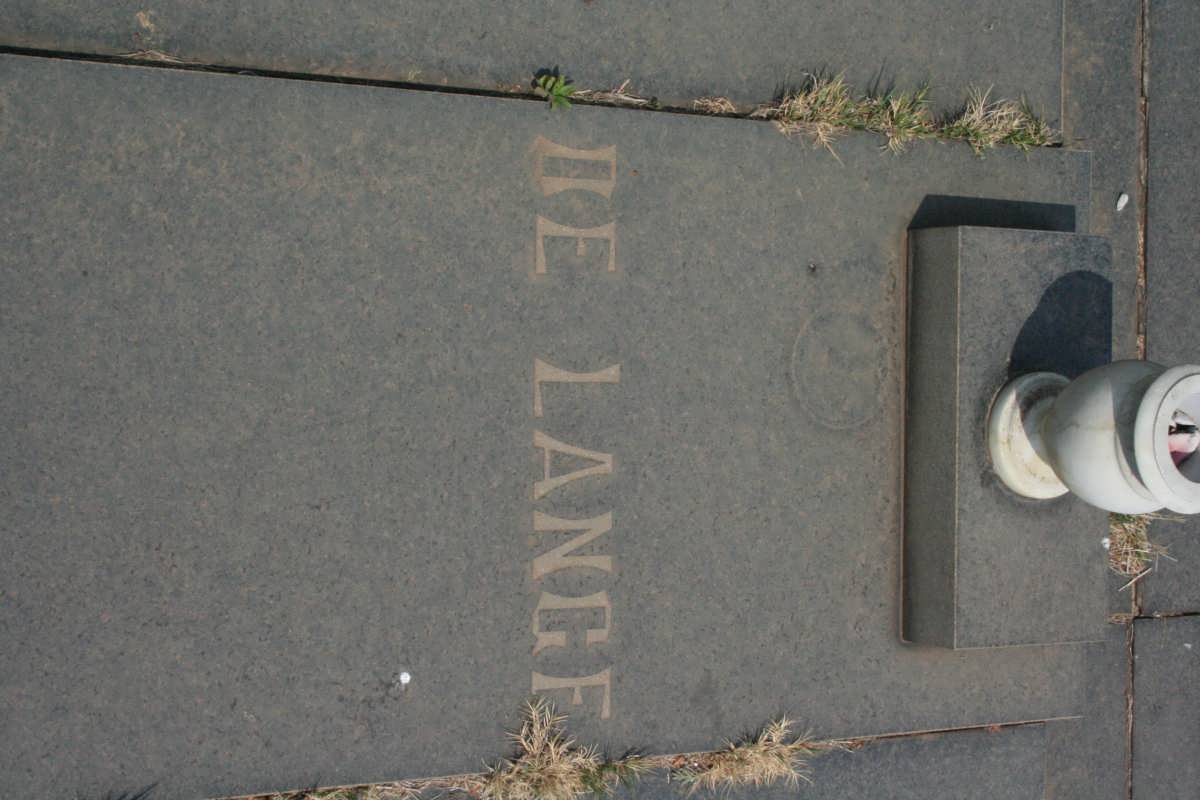 LANGE, DE