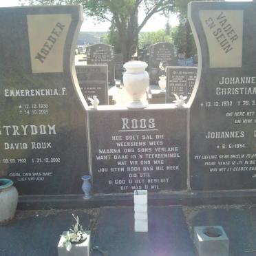 ROOS :: STRYDOM