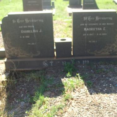 STRUYDOM Cornelius J. 1912- &amp; Magrietha E. 1917-1963