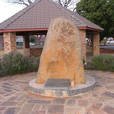 Plaque to commemorate  Magdalena Johanna Retief and 40 other pioneers.