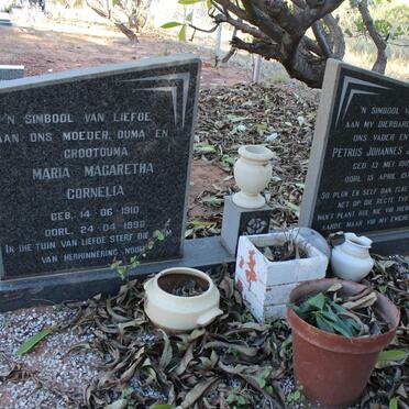 ? Petrus Johannes Jacobus 1907-1976 & Maria Magaretha Cornelia 1910-1992