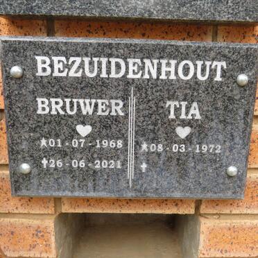 BEZUIDENHOUT Bruwer 1968-2021 & Tia 1972- 