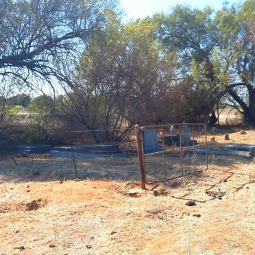 North West, SCHWEIZER-RENEKE district, Schietfontein 246, Palmietpan, farm cemetery