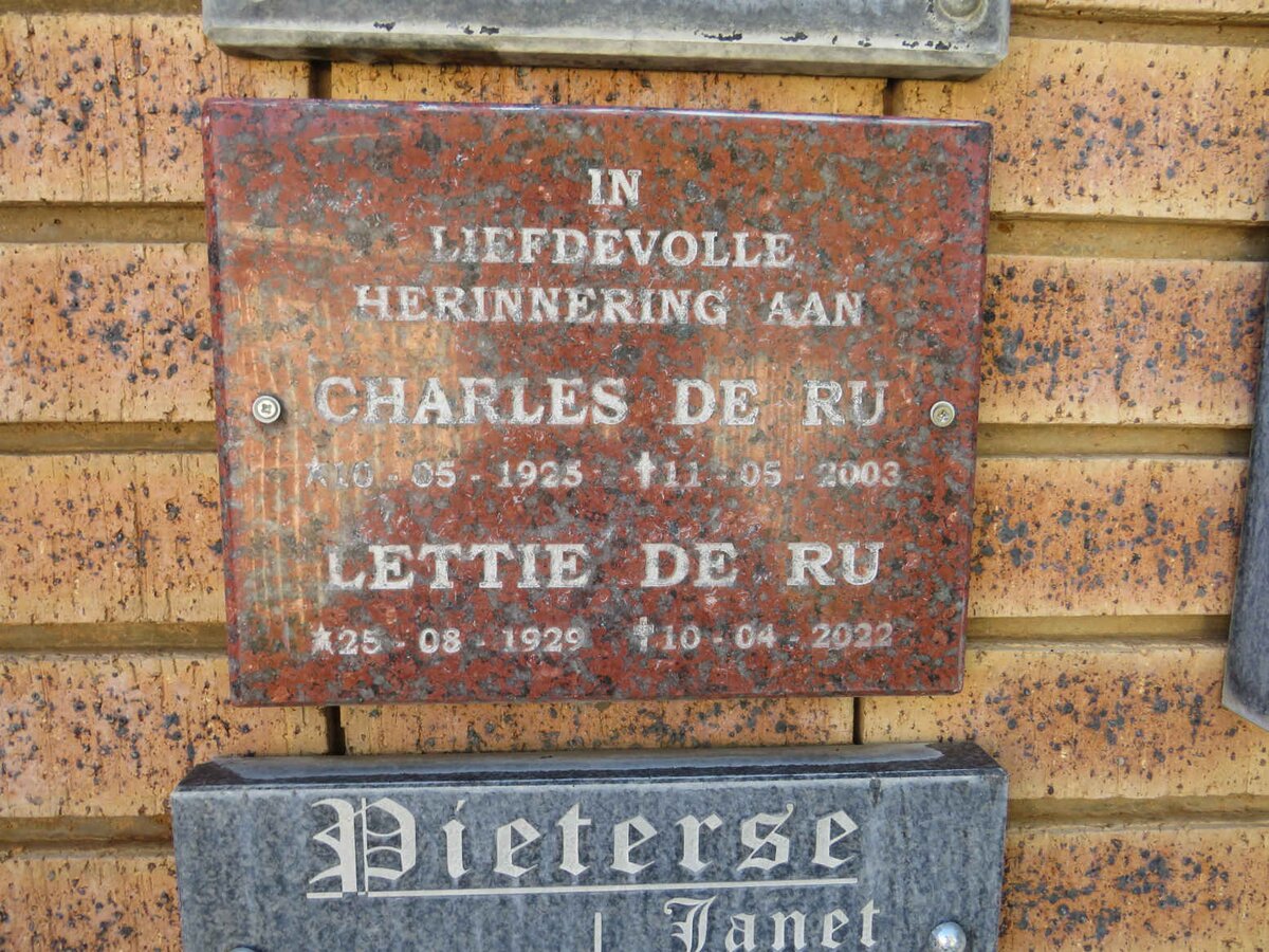 RU Charles, de 1925-2003 & Lettie 1929-2022