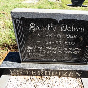 ESTERHUIZEN Sanette Daleen 1982-1989