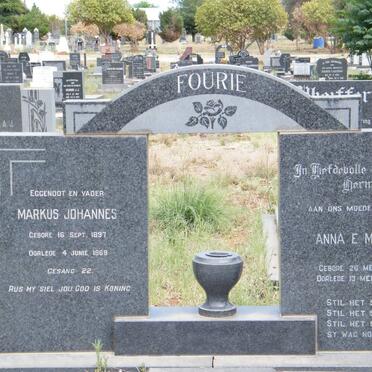 FOURIE Markus Johannes 1897-1969 &amp; Anna E. MYBURG 1903-1995
