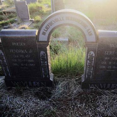 VUUREN Gert J.J., van 1882-1957 & Hendrika J. PELSER 1889-1957