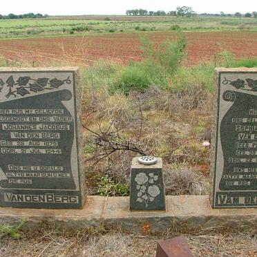BERG Johannes Jacobus, van den 1879-1944 &amp; Sophia Susara PRETORIUS 1881-1957