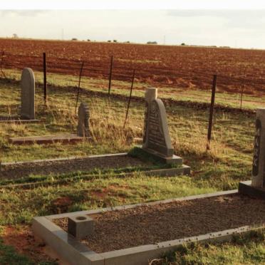 North West, WOLMARANSSTAD district, Brakpan 380, farm cemetery