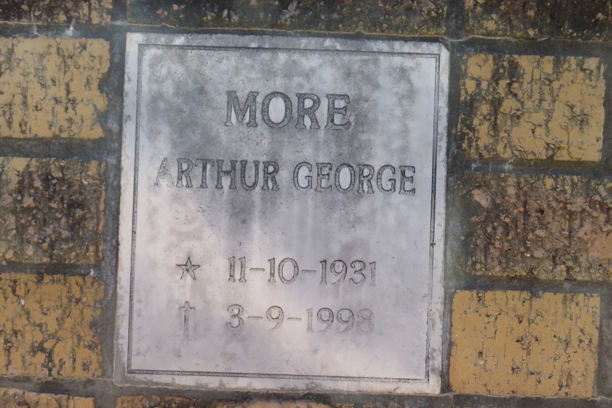 MORE Arthur George 1931-1998