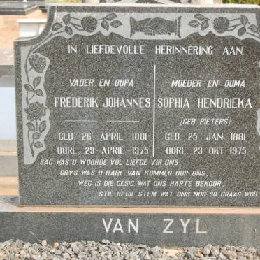 ZYL Frederik Johannes, van 1881-1975 &amp; Sophia Hendrieka PIETERS 1881-1975