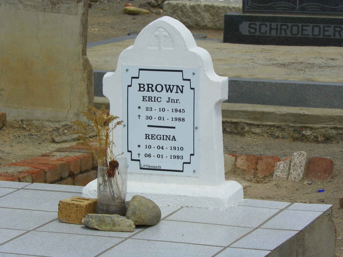 BROWN Regina 1910-1993 :: BROWN Eric 1945-1988