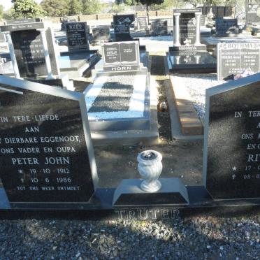 TRUTER Peter John 1912-1986 &amp; Rita 1917-2007