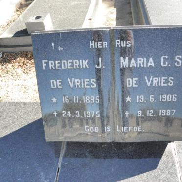 VRIES Frederick J., De 1895-1975 &amp; Maria C.S. 1906-1987