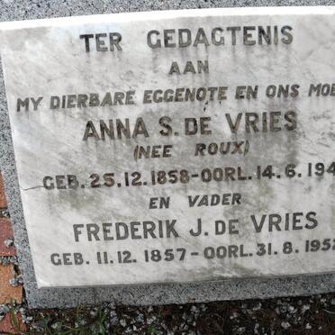 VRIES Frederik J., de 1857-1952 &amp; Anna S. ROUX 1858-1941