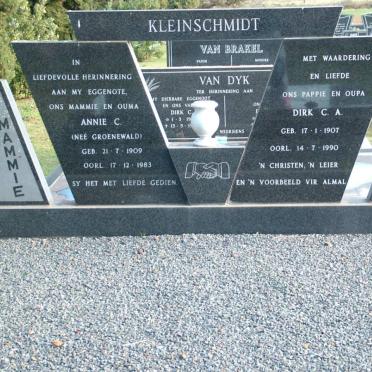 KLEINSCHMIDT Dirk C.A. 1907-1990 &amp; Annie C. GROENEWALD 1909-1983