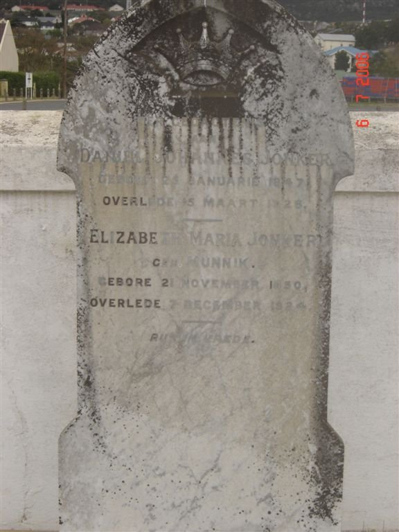 JONKER Daniel Johannes 18?7-1928 & Elizabeth Maria MUNNIK 1830-1922