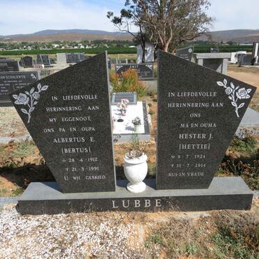 LUBBE Albertus E. 1912-1991 & Hester J. 1924-2014