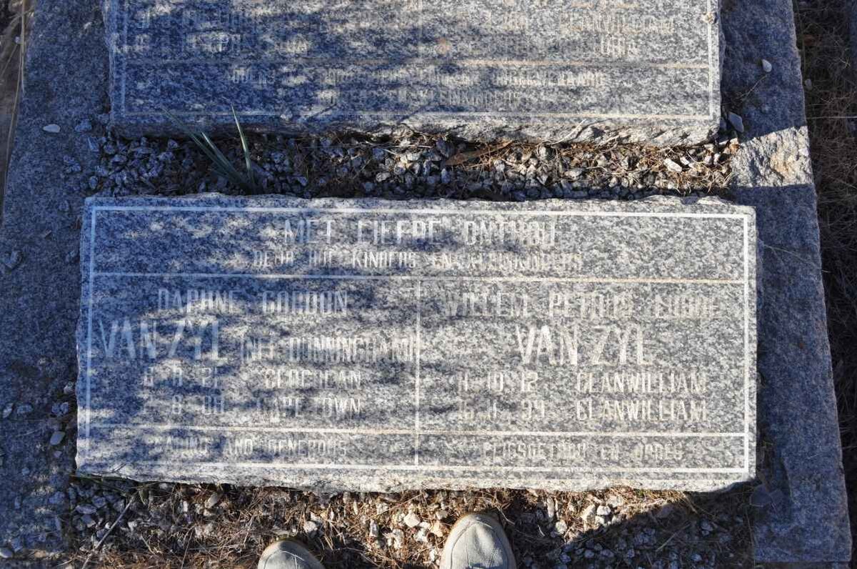 ZYL Willem Petrus Lubbe, van 1912-1999 &amp; Daphne Gordon DUNNINGHAM 1921-1989