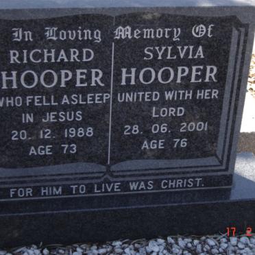 HOOPER Richard -1988 &amp; Sylvia -2001