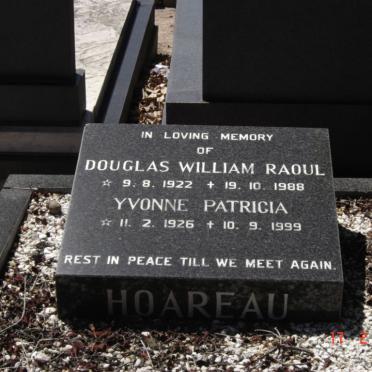 HOAREAU Douglas William Raoul 1922-1988 &amp; Yvonne Patricia 1926-1999