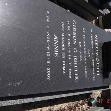 NIEUWOUDT Gideon G. 1916-1988 &amp; Annie 1920-2007
