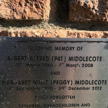 MIDDLECOTE Albert Alfred 1920-2008 &amp; Margaret Buist 1920-2012