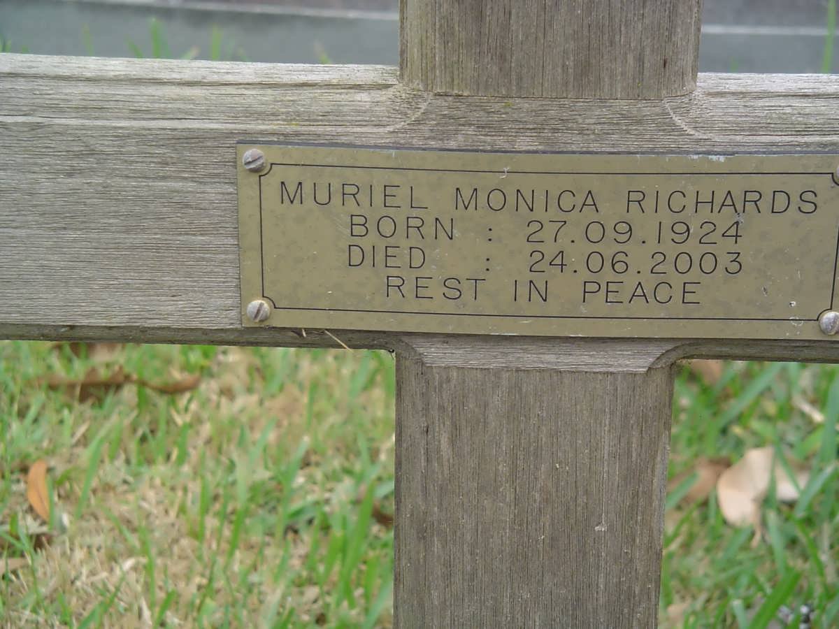 RICHARDS Muriel Monica 1924-2003