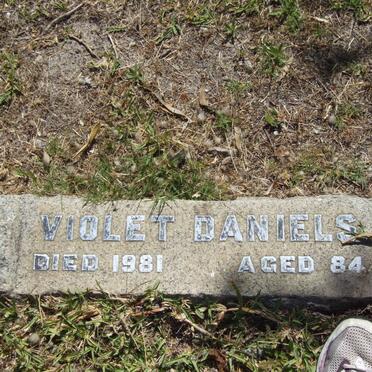 DANIELS Violet -1981